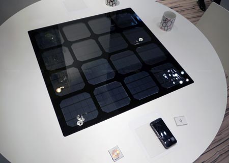 В Panasonic собрали стол со встроенной солнечной батареей