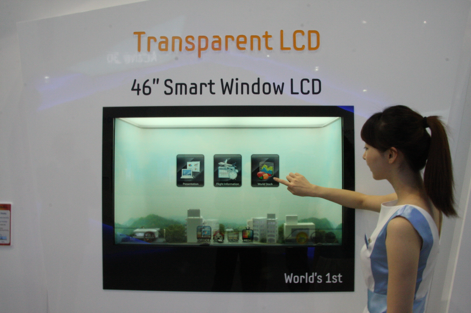 Samsung представляет прозрачную LCD-панель