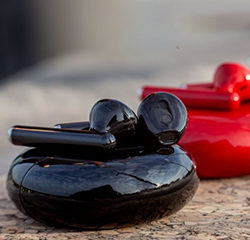 Бездротові навушники FreeBuds 3 у червоному кольорі  до Дня святого Валентина