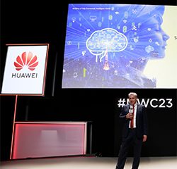 Huawei представила рішення Smart Classroom 2.0 на виставці MWC 2023