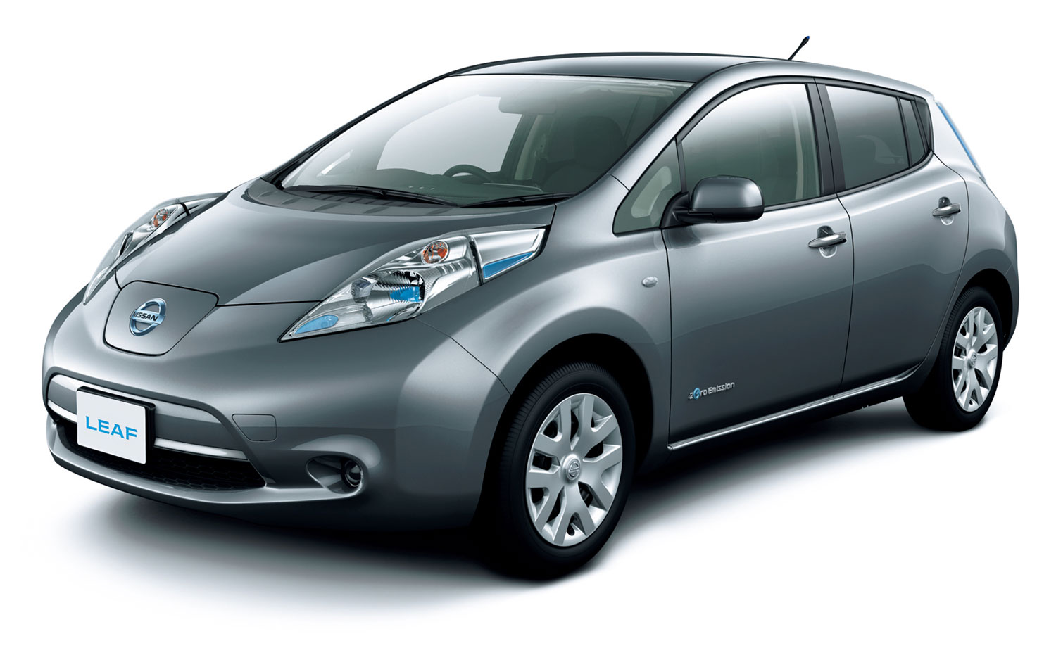 Nissan начал производство электромобилей Leaf нового поколения