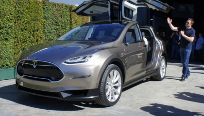 Кроссовер Tesla Model X поступит в продажу в 2015 году