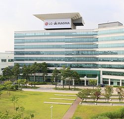 LG і Magna підписали договір про спільне підприємство і представили його керівний склад