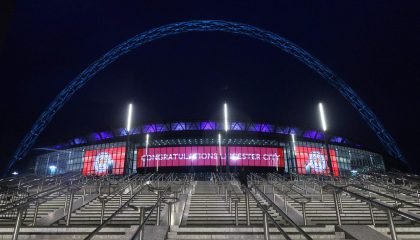 Новий яскравий світлодіодний дисплей LG на лондонському стадіоні «уемблі» вітає своїх глядачів