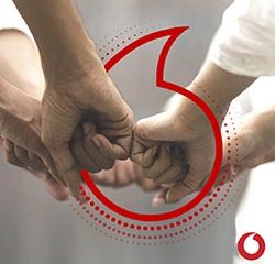Vodafone Україна та Благодійний фонд «Діти Героїв» запустили короткий номер 88004 для збору благодійних внесків на допомогу дітям, які втратили батьків унаслідок війни