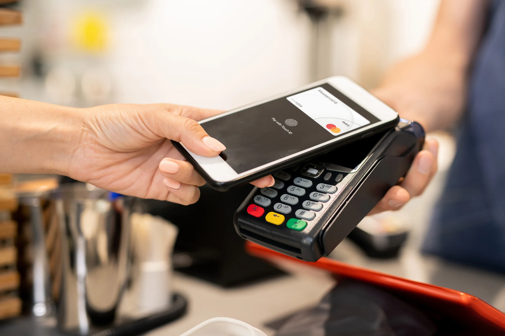 Mastercard: шість із десяти безконтактних оплат в Україні – це цифрові оплати гаджетами з NFC
